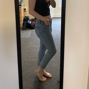 Gap light-wash mid-rise boyfriend jeans size 28